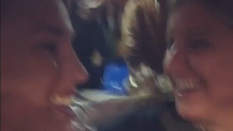 Napoli, Lady Mertens e le amiche scatenate in tribuna