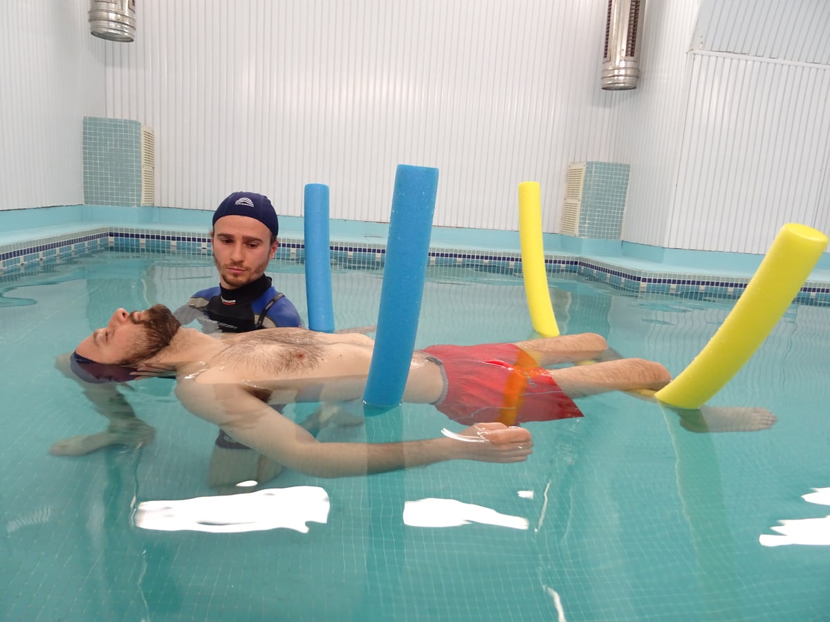 Il mal di schiena si cura in piscina