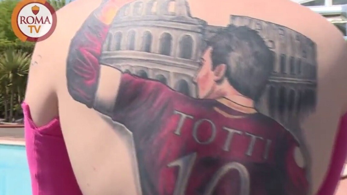 Il tifoso della Roma fa una dedica speciale a Totti