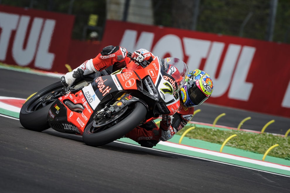 SBK, grande Ducati a Imola: Davies e Giugliano davanti nelle prove