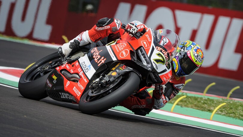 SBK, grande Ducati a Imola: Davies e Giugliano davanti nelle prove