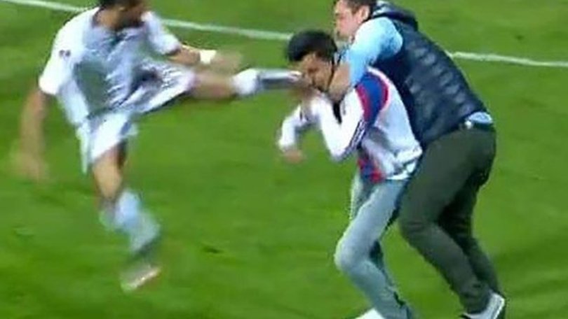 Turchia, giocatore colpisce tifosi