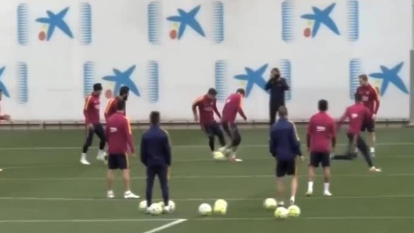 Barcellona, Messi umilia Pique in allenamento