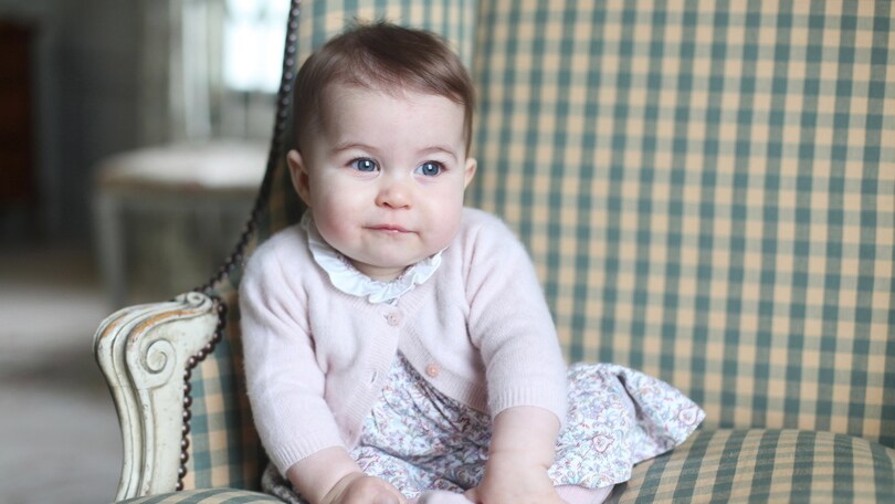 Il primo compleanno di Charlotte, la principessina fa impazzire il Regno Unito