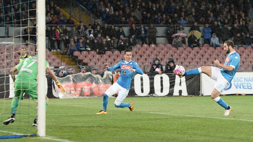 Le pagelle di Napoli-Atalanta 2-1: fenomeno Higuain, sicurezza Cigarini