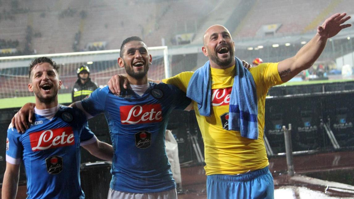 Napoli in festa sotto la curva al San Paolo