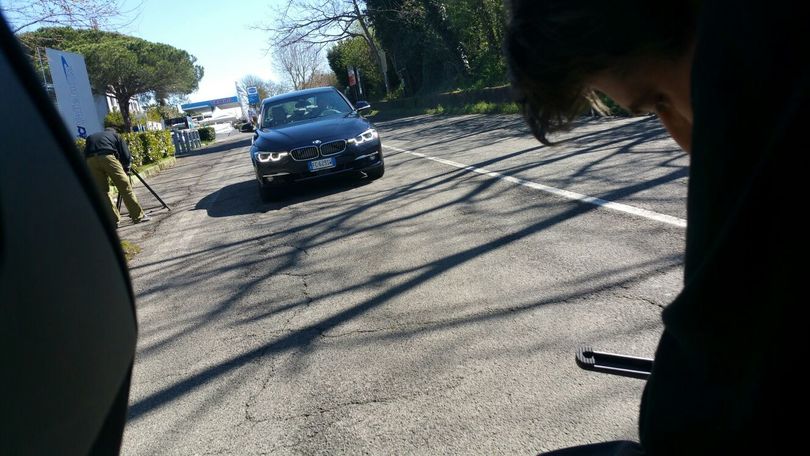 Jimmy Ghione prova la nuova BMW 330e