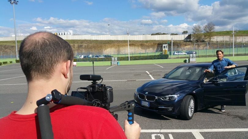 Jimmy Ghione prova in pista la nuova BMW 330e