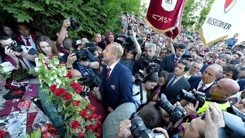 In migliaia a Superga per ricordare il Grande Torino