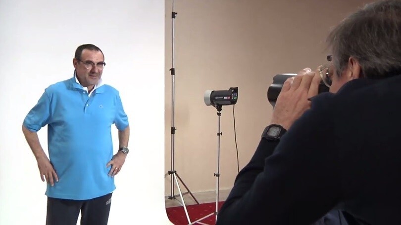 Sarri fa il modello: servizio per lo sponsor del Napoli