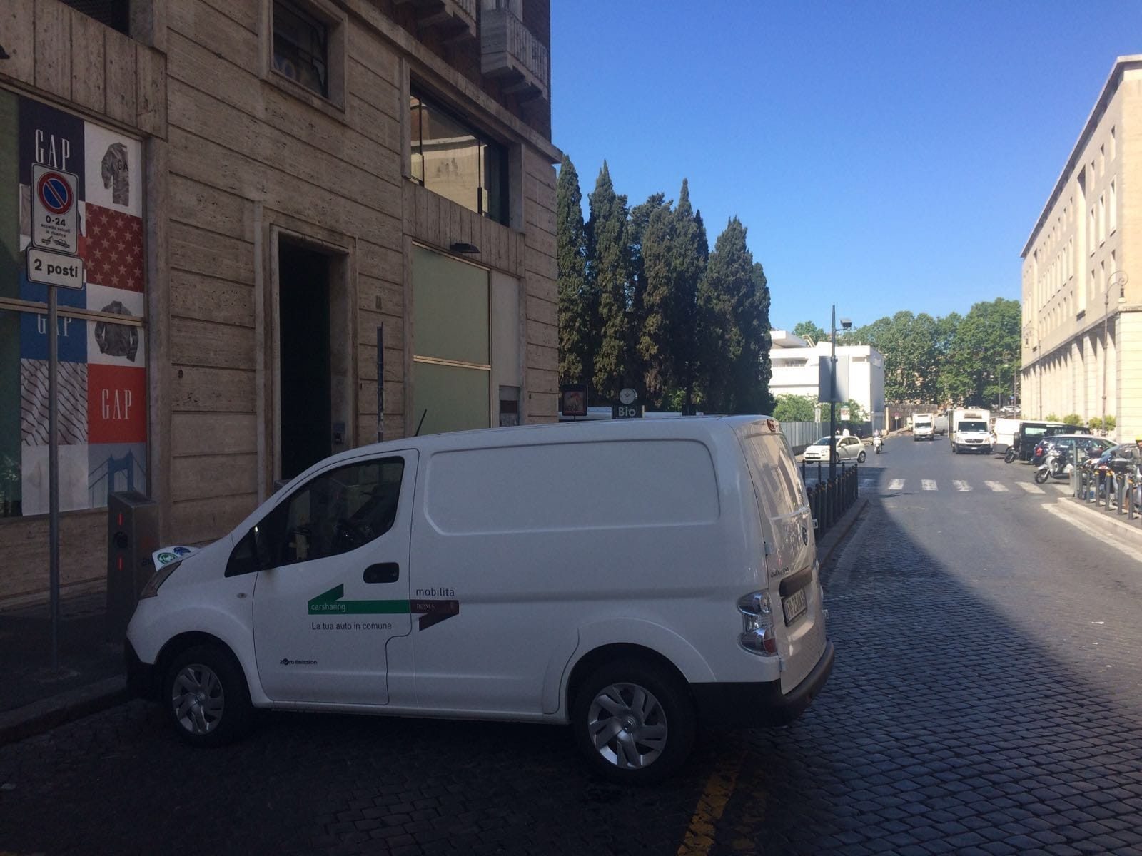 Nissan, parte il Van sharing elettrico a Roma