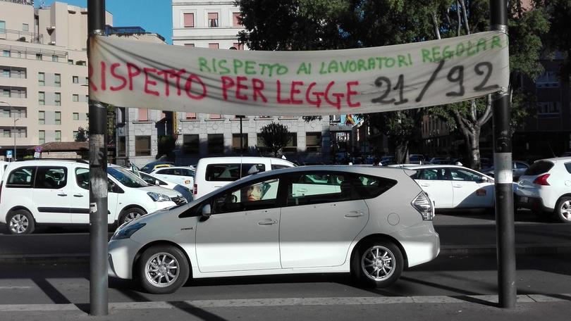Tassisiti milanesi in sciopero bianco contro Uber