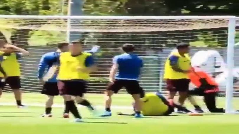 Totti, magie anche in allenamento: il cucchiaio!