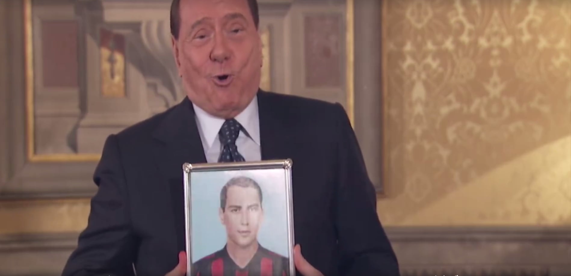 Video Berlusconi, Facebook insorge: e c'è il giallo della maglietta taroccata