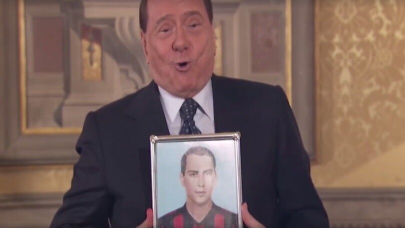 Video Berlusconi, Facebook insorge: e c'è il giallo della maglietta taroccata