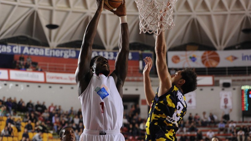 Basket A2, Roma da incubo: Recanati domina