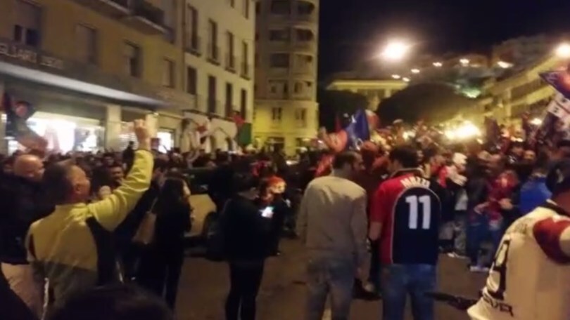 Cagliari in A, che festa in centro per la promozione