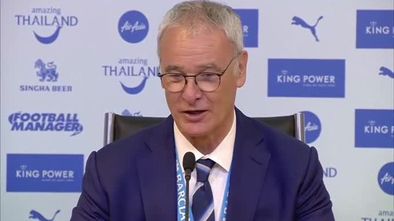 Leicester, Ranieri inondato di champagne in conferenza