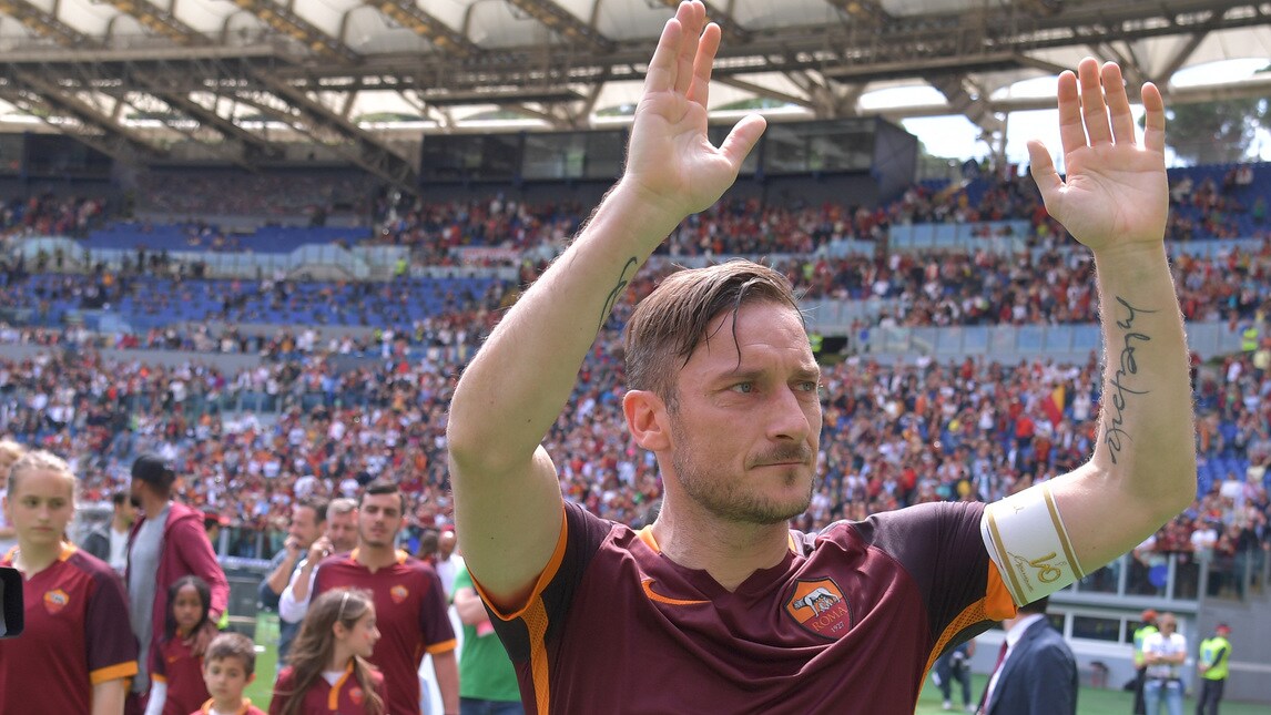 Roma, Totti fa 600 e si commuove sotto la Sud