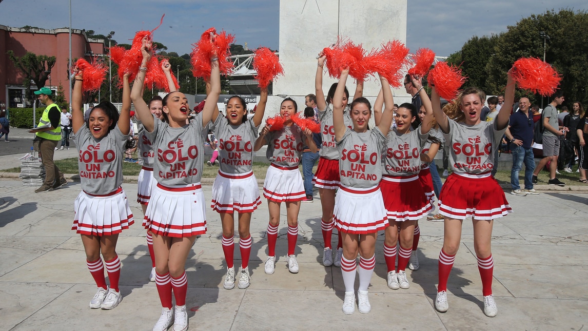 Olimpico, tutti per Totti con la nostra maglia del Capitano