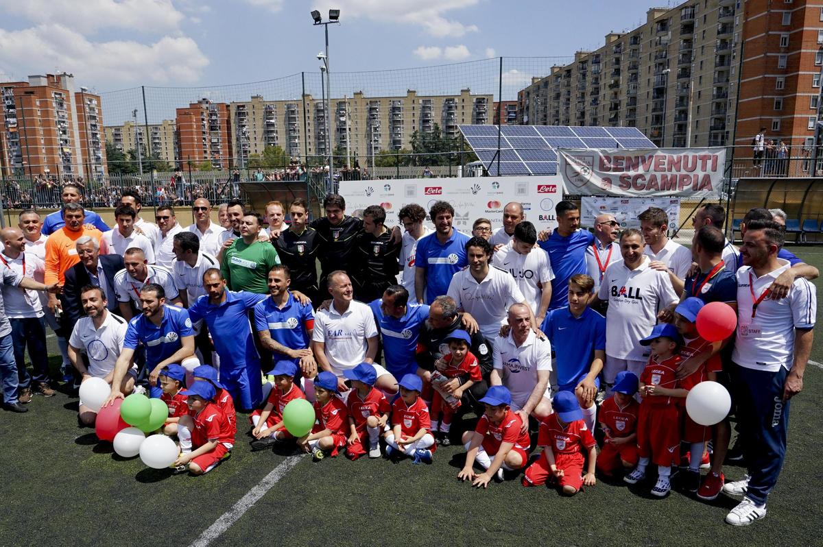 Napoli: Cannavaro, Ferrara e i campioni del mondo a Scampia