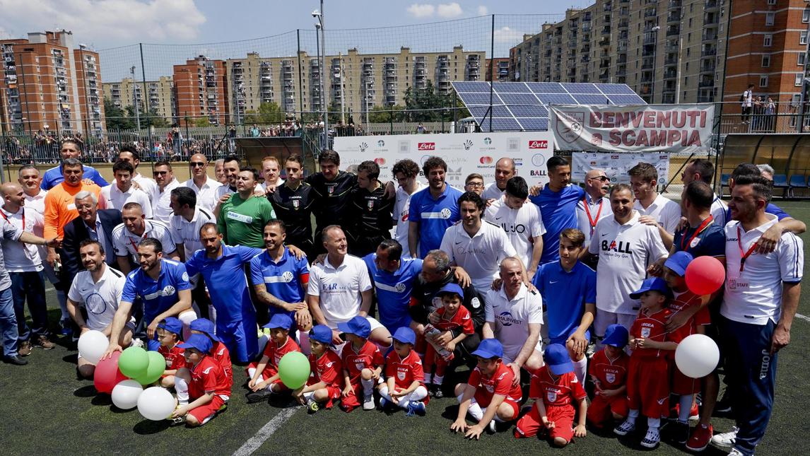 Napoli: Cannavaro, Ferrara e i campioni del mondo a Scampia