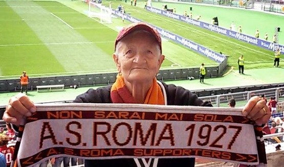 Roma, nonna Rina per la prima volta all'Olimpico a 87 anni