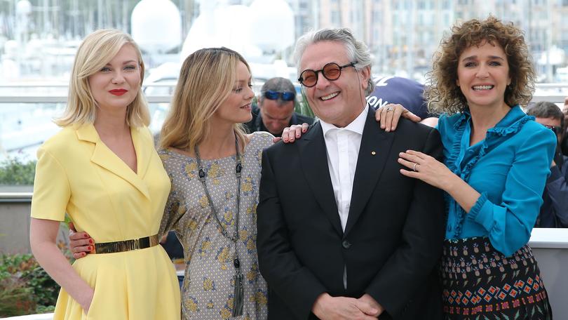 Golino, Dunst e Paradis: è subito bellezza a Cannes
