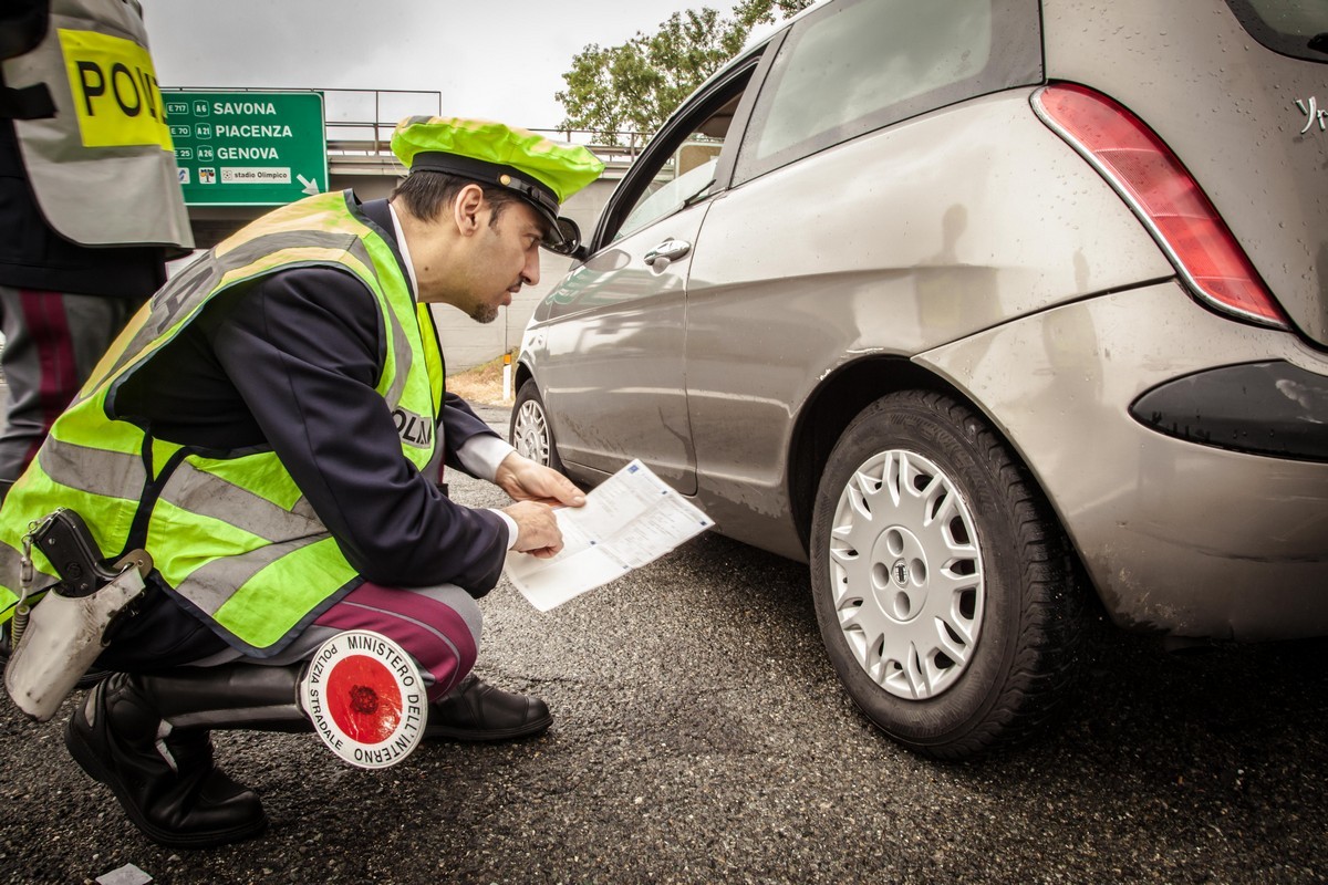 In Italia un'auto su cinque ha le gomme fuorilegge