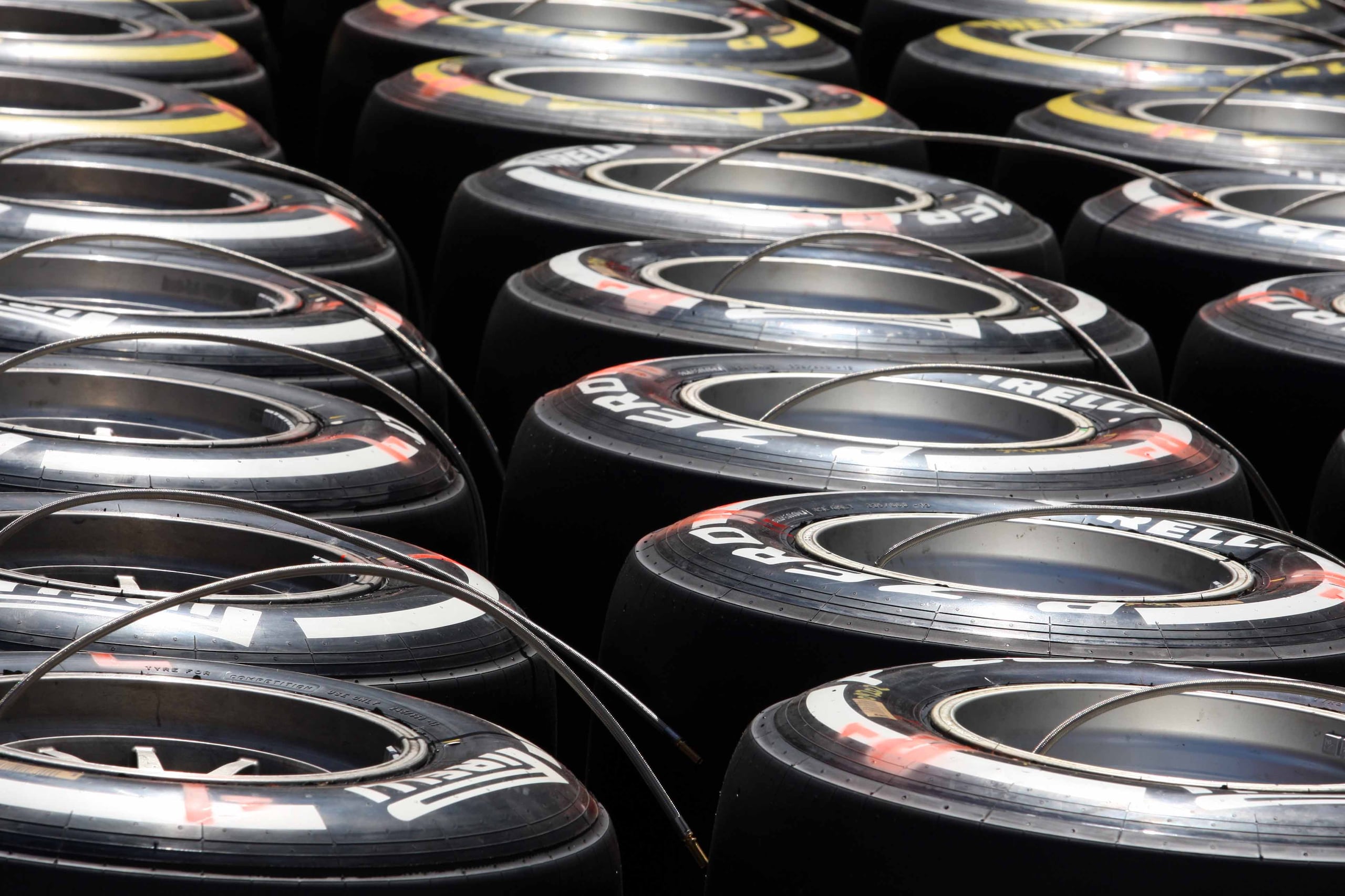 F1 Spagna, Pirelli: debutto 2016 per la P Zero Orange hard