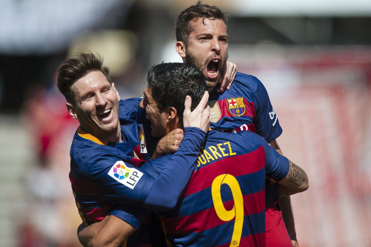 Un triplo Luis Suarez regala la Liga al Barcellona