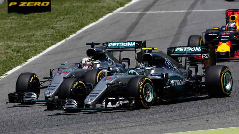 F1, disastro Mercedes in Spagna: fuori dopo un contatto