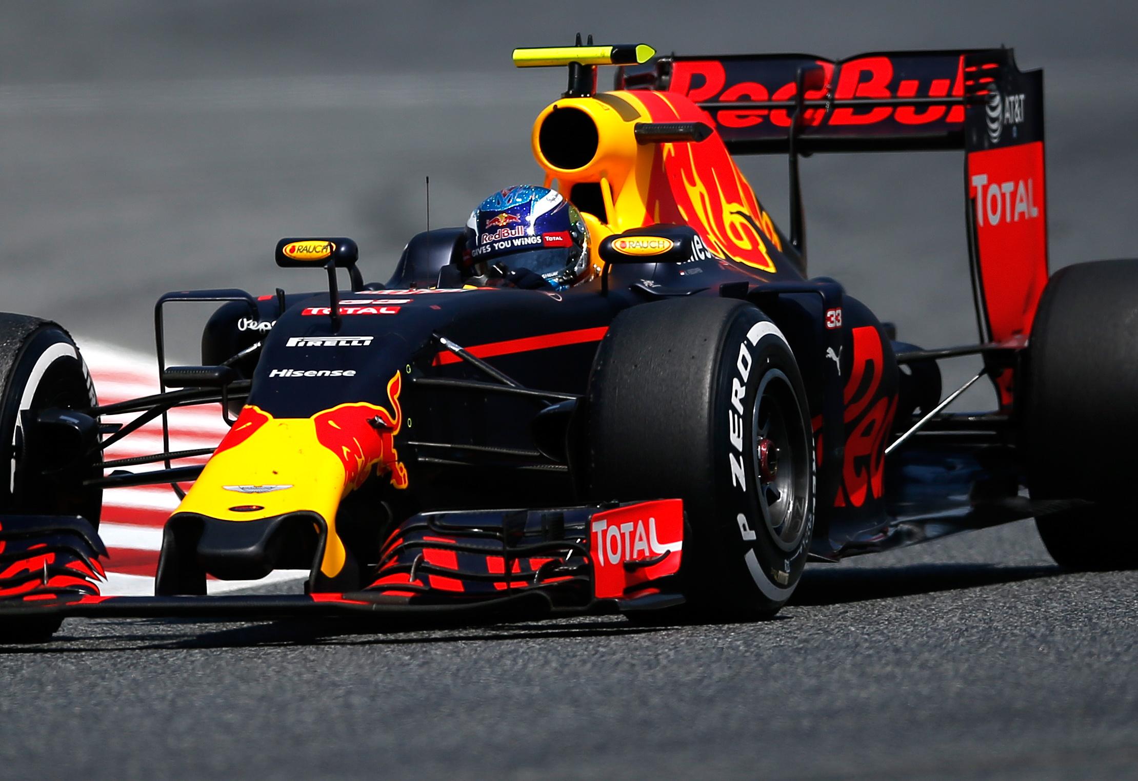 Verstappen nella leggenda, Ferrari sul podio dopo il disastro Mercedes