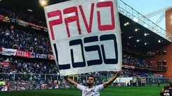 "Pavoloso" Pavoletti: sotto la curva del Genoa è show