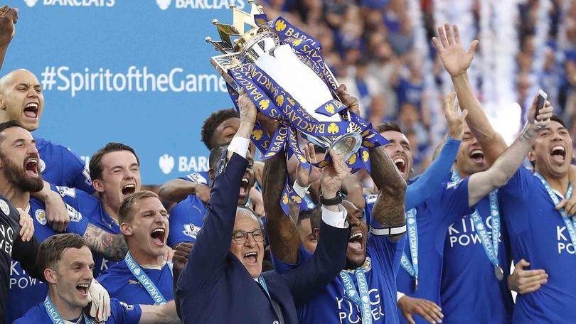 Leicester, oggi sfilata in città con il bus scoperto