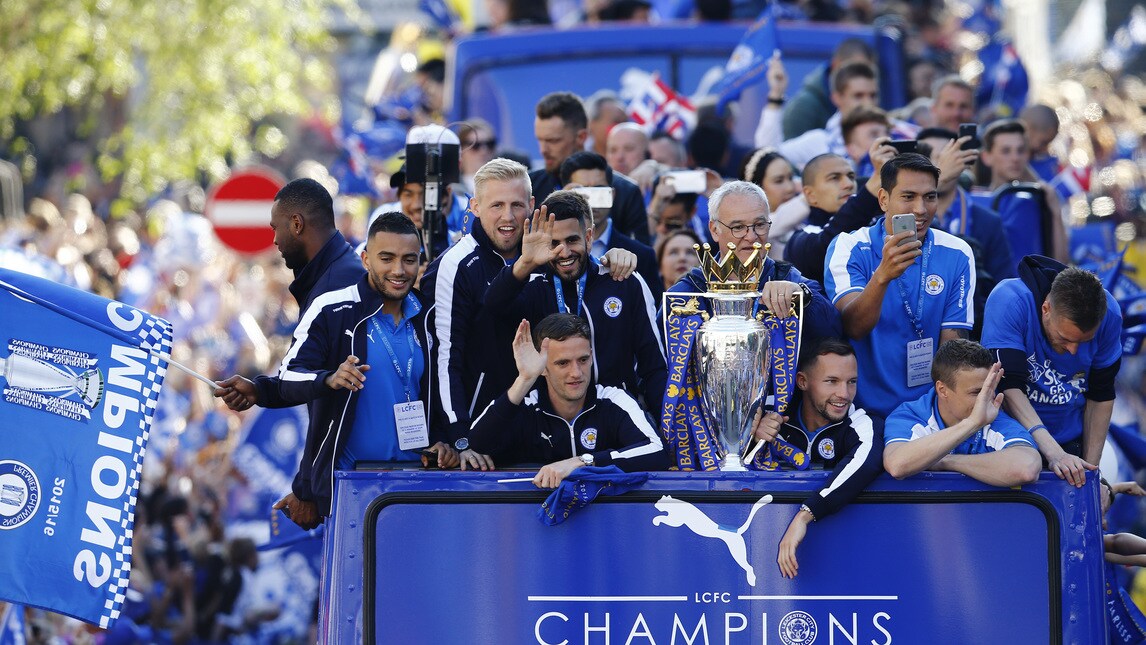 Leicester, bus scoperto e 100 mila tifosi in delirio per la squadra di Ranieri