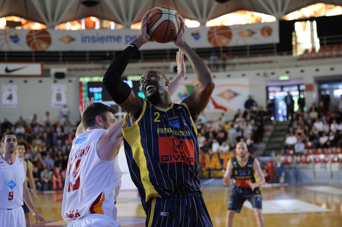 Basket A2, Scafati e Brescia in vantaggio
