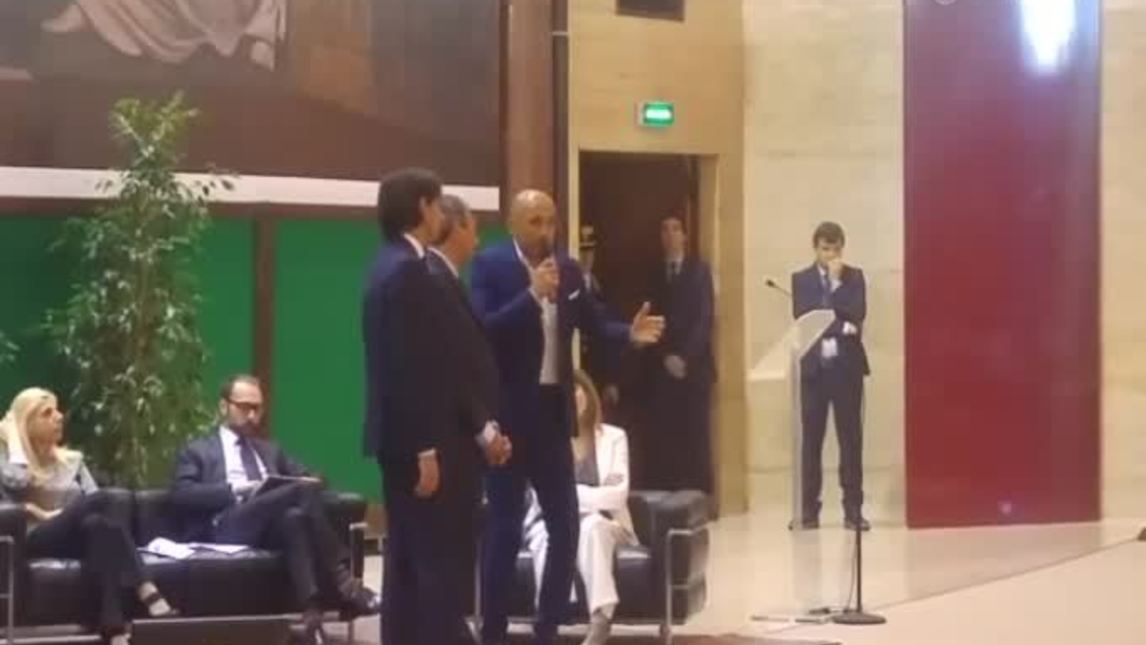 Spalletti: "Barriere? Solo quando tira Totti"