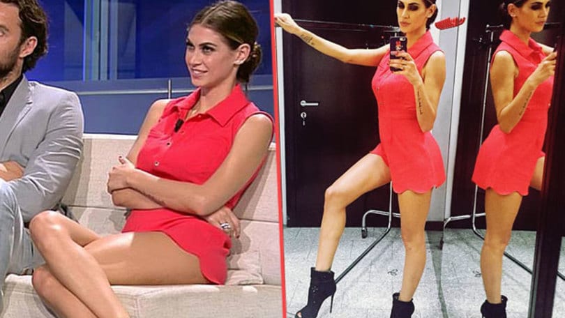 Melissa Satta, brividi a Tiki Taka: accavalla le gambe come Sharon Stone