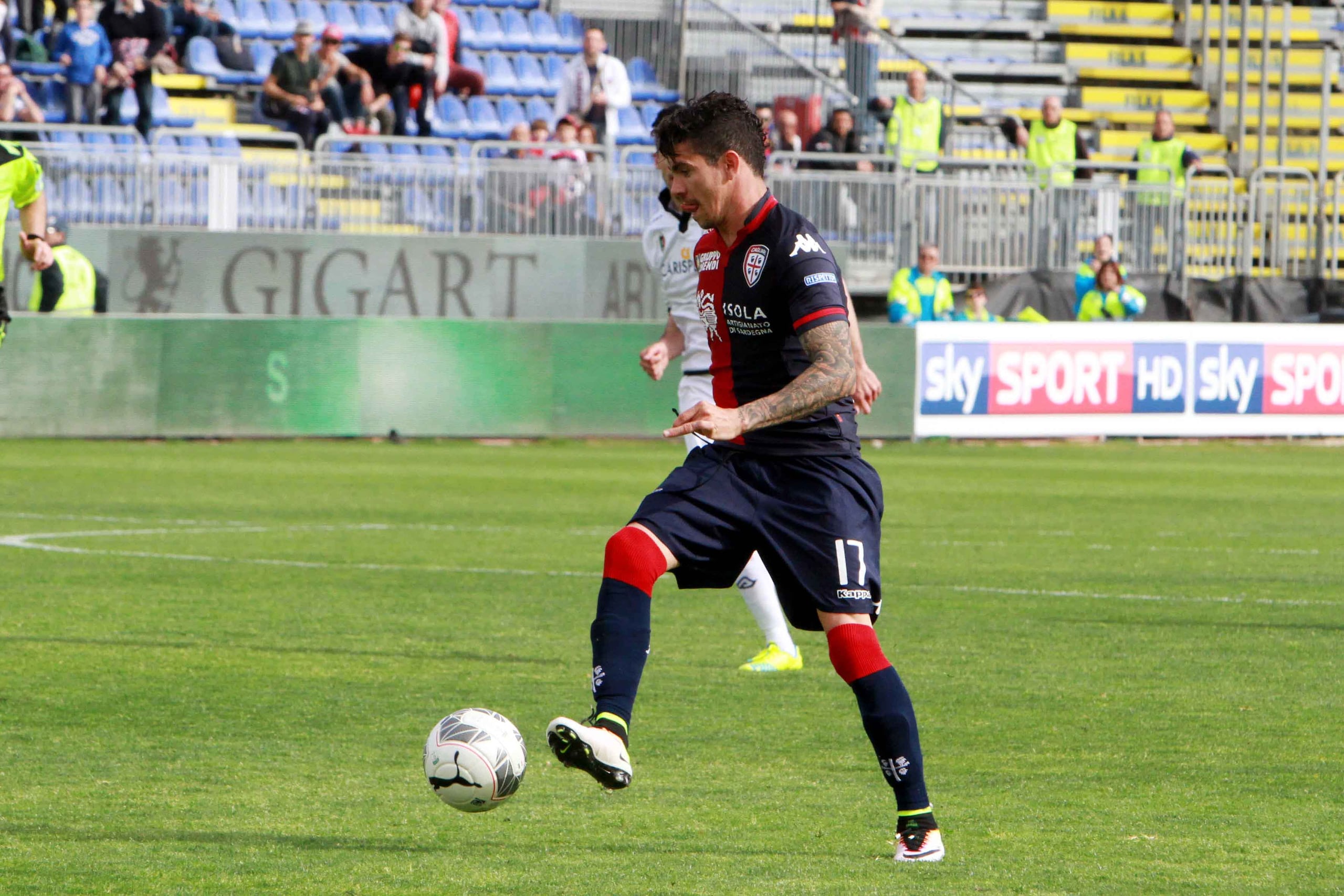 Serie A Cagliari, per Farias problemi al polpaccio