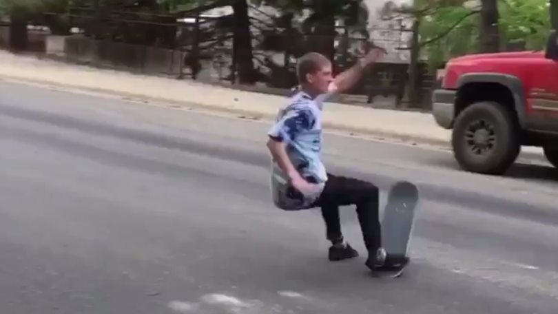 Vai sullo skateboard? Puoi rischiare la vita...