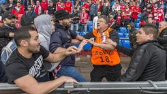 Tensione tra inglesi e spagnoli prima di Liverpool-Siviglia: maxi-rissa