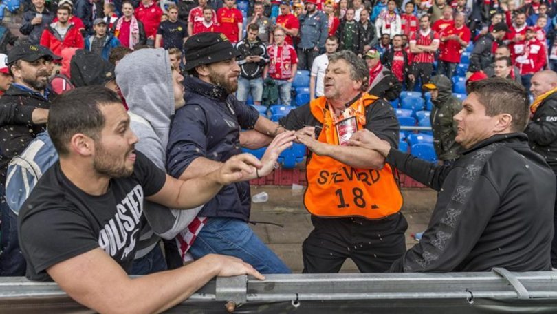 Tensione tra inglesi e spagnoli prima di Liverpool-Siviglia: maxi-rissa
