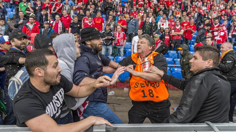 Europa League, che rissa sugli spalti prima di Liverpool-Siviglia