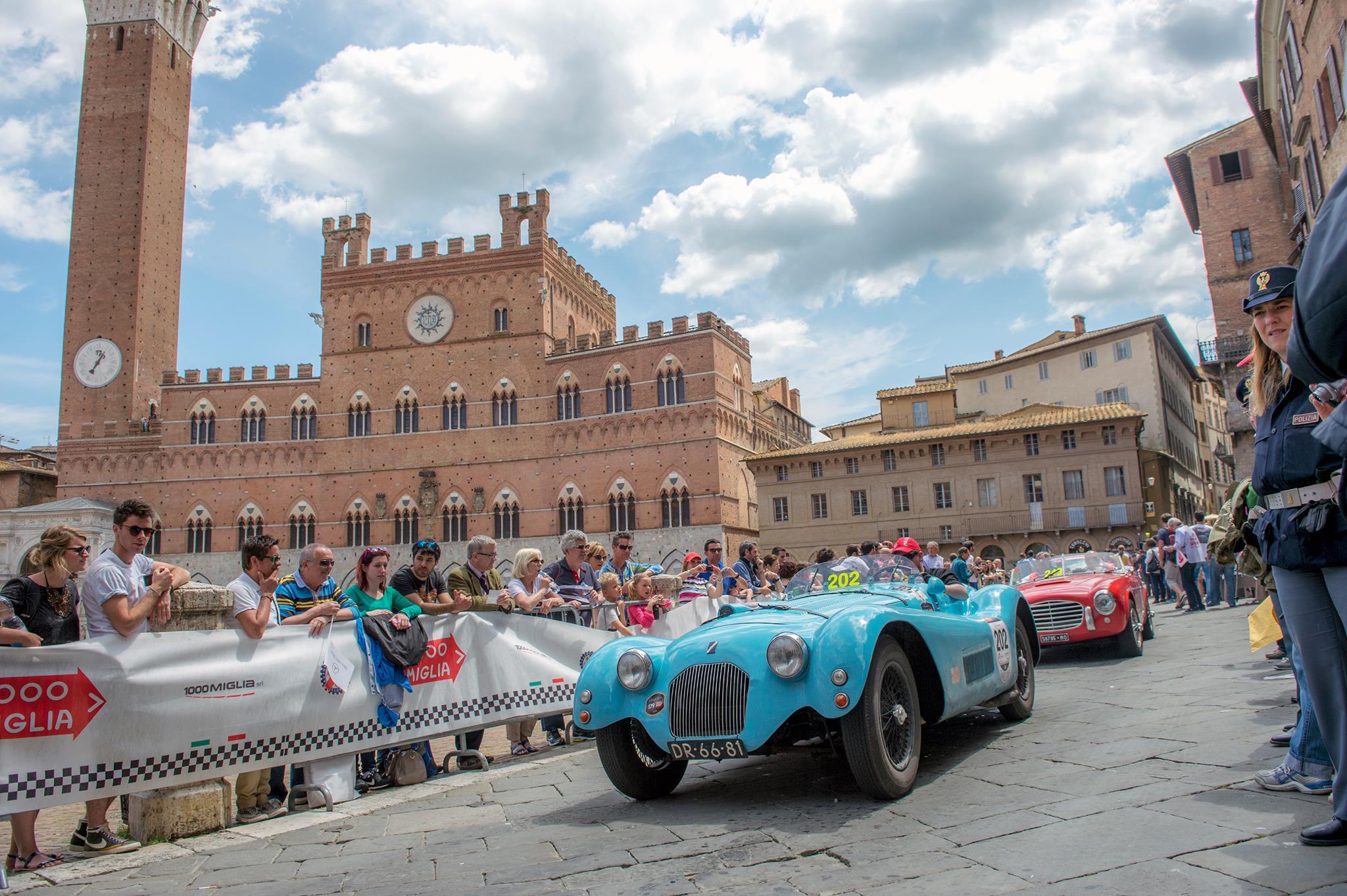 Mille Miglia 2016, la Freccia Rossa al via