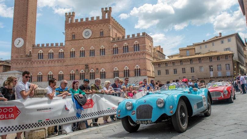 Mille Miglia 2016, la Freccia Rossa al via