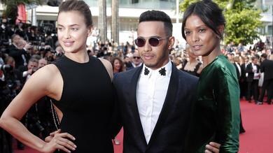 Lewis Hamilton, bella vita con Irina Shayk a Cannes