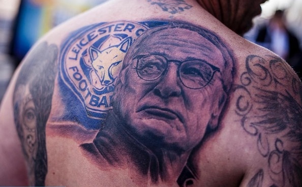 Pazzo di Leicester: un tifoso si tatua Ranieri sull'intera schiena