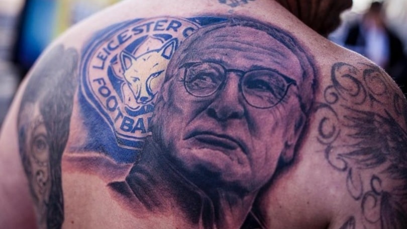 Pazzo di Leicester: un tifoso si tatua Ranieri sull'intera schiena