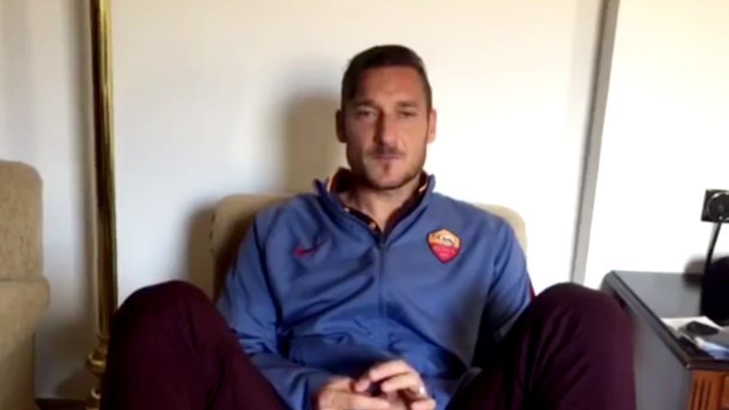 Totti, videomessaggio a Di Natale: «Totò, il tempo passa»
